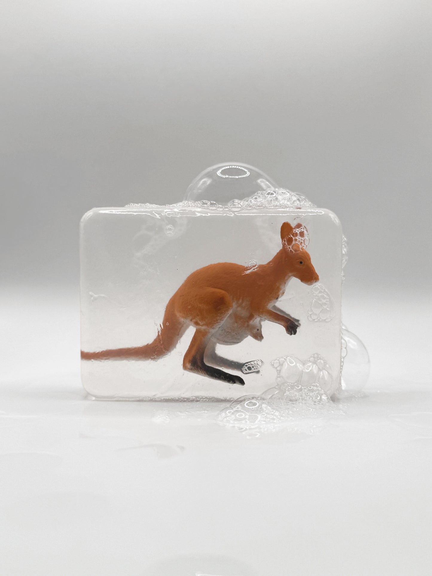 Savon transparent avec figurine - Animaux sauvages