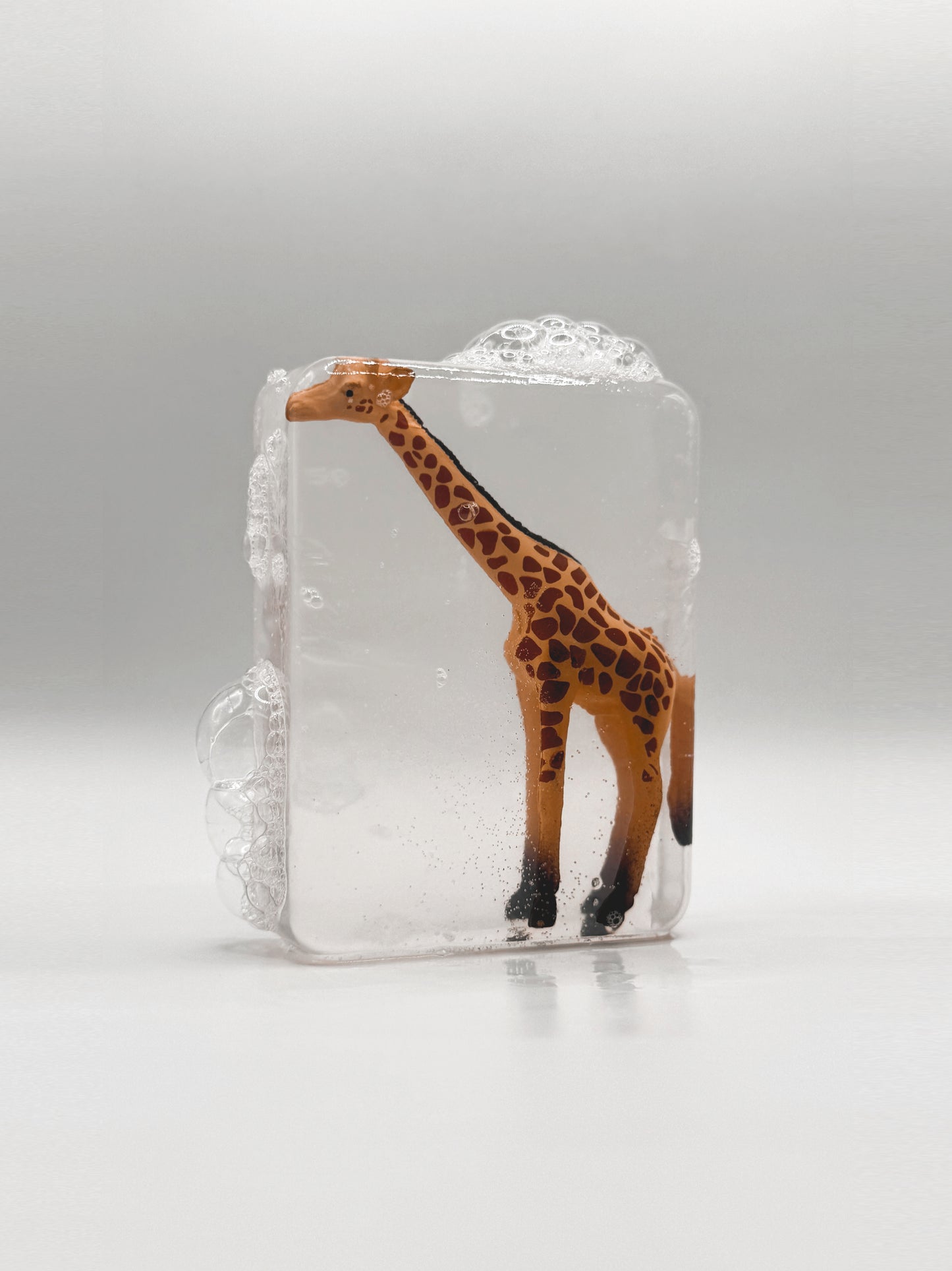 Savon transparent avec figurine - Animaux sauvages