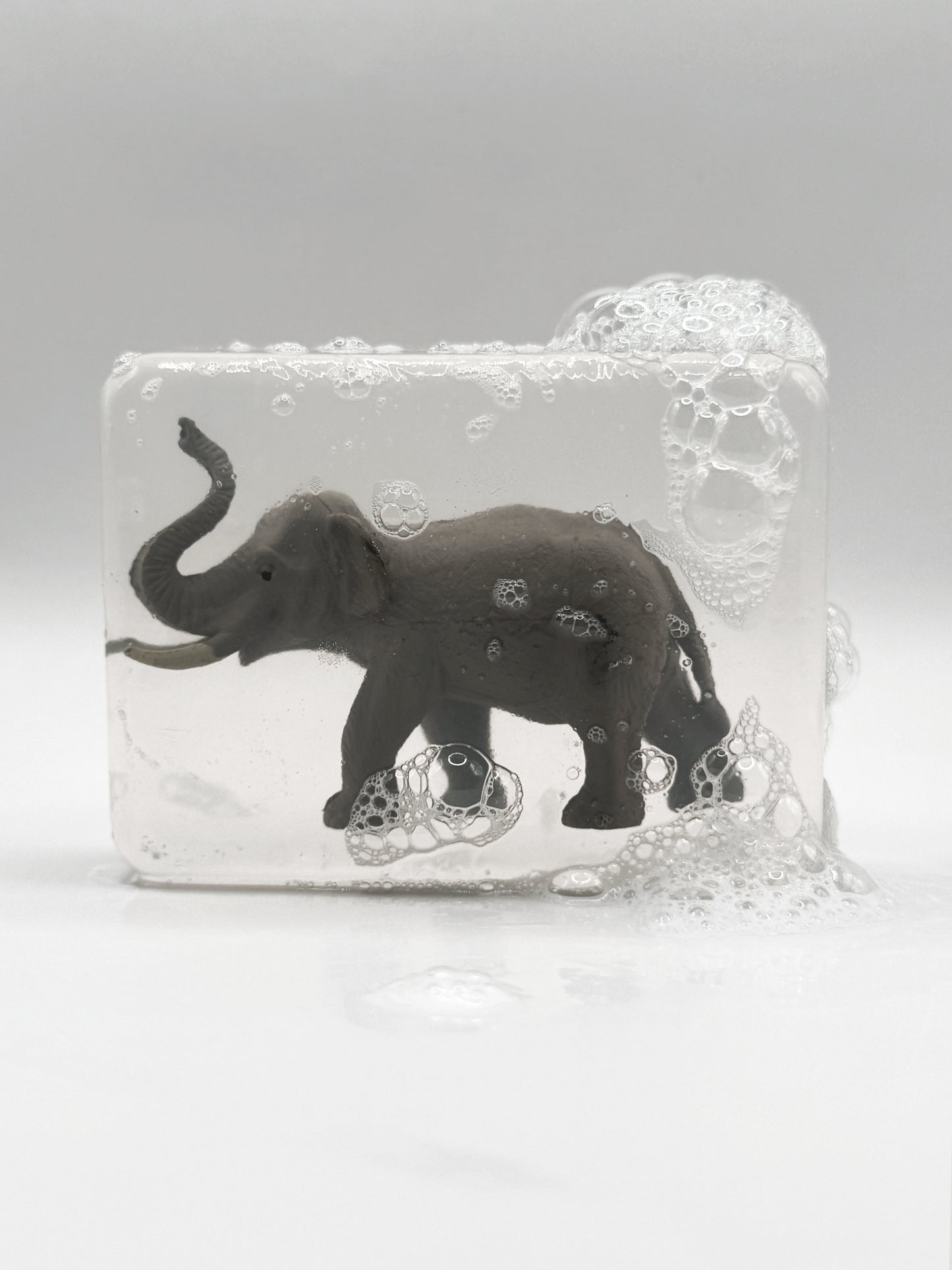 Savon transparent avec figurine - Animaux sauvages