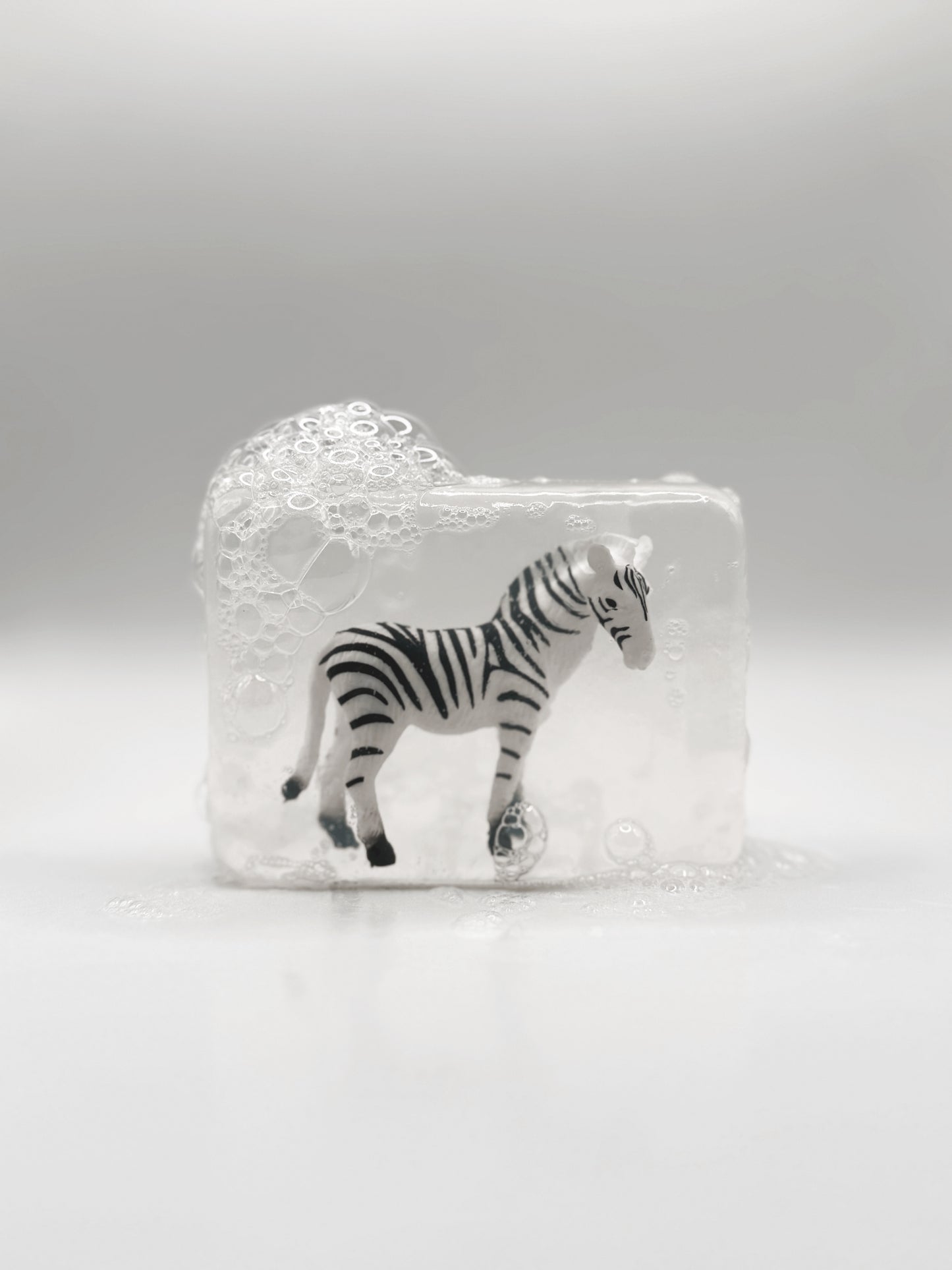 Savon transparent avec figurine - Animaux sauvages
