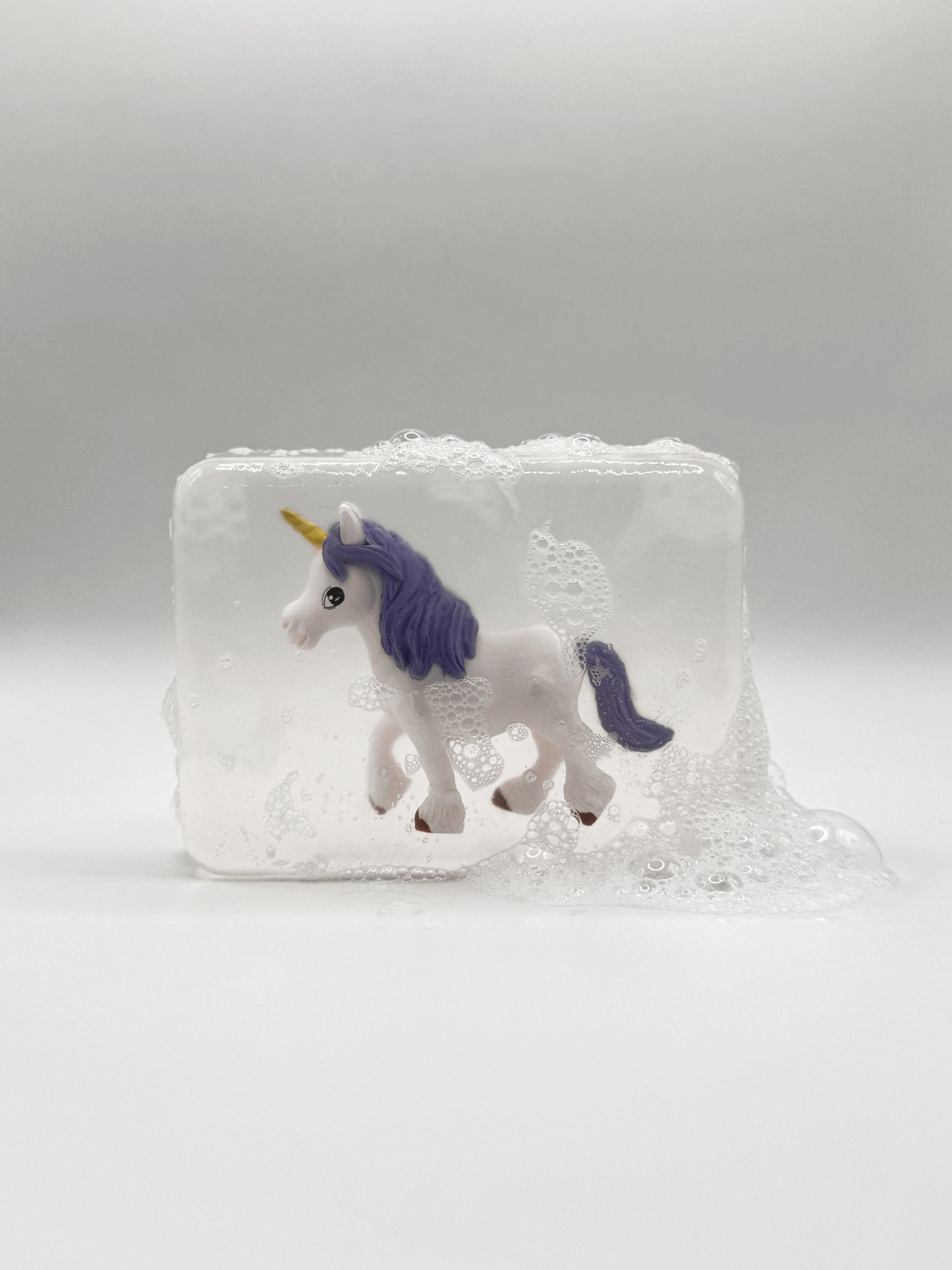 Savon transparent avec figurine - Licornes