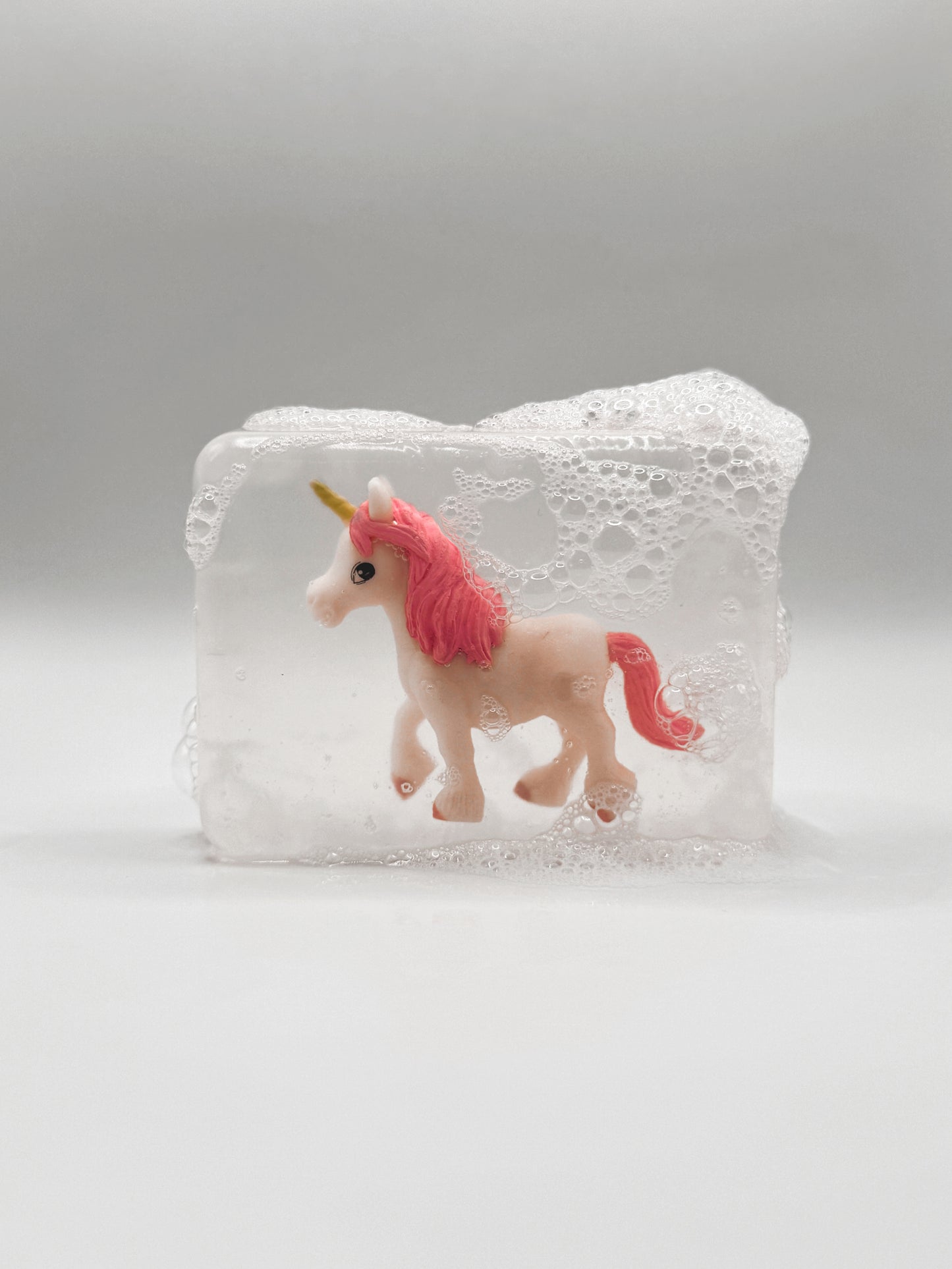 Savon transparent avec figurine - Licornes