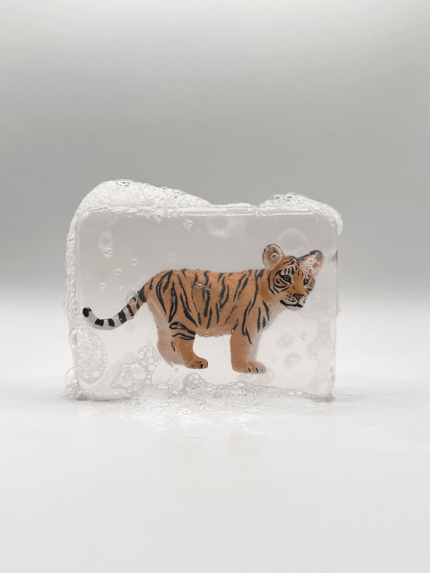 Savon transparent avec figurine - Animaux sauvages