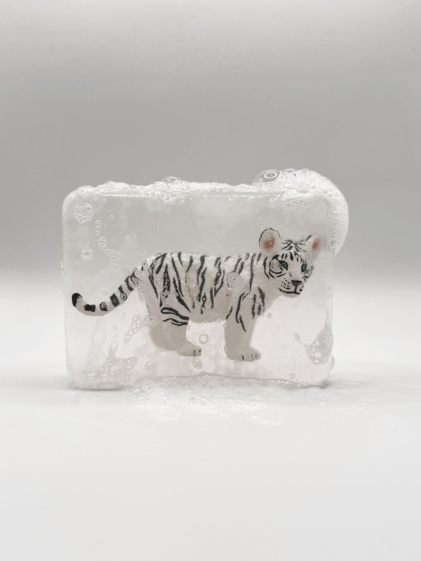 Savon transparent avec figurine - Animaux sauvages
