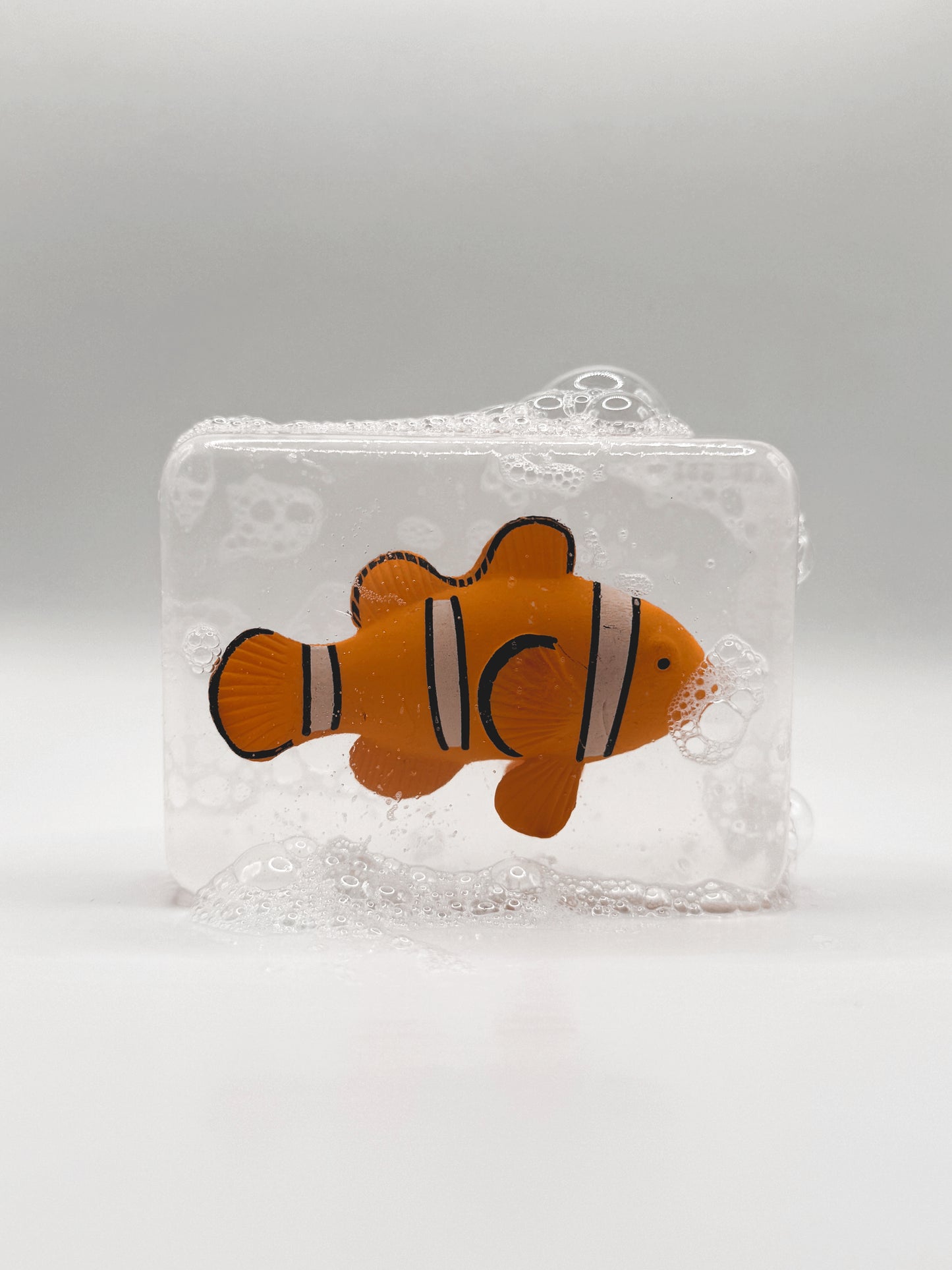 Savon transparent avec figurine - Animaux nordiques/marins